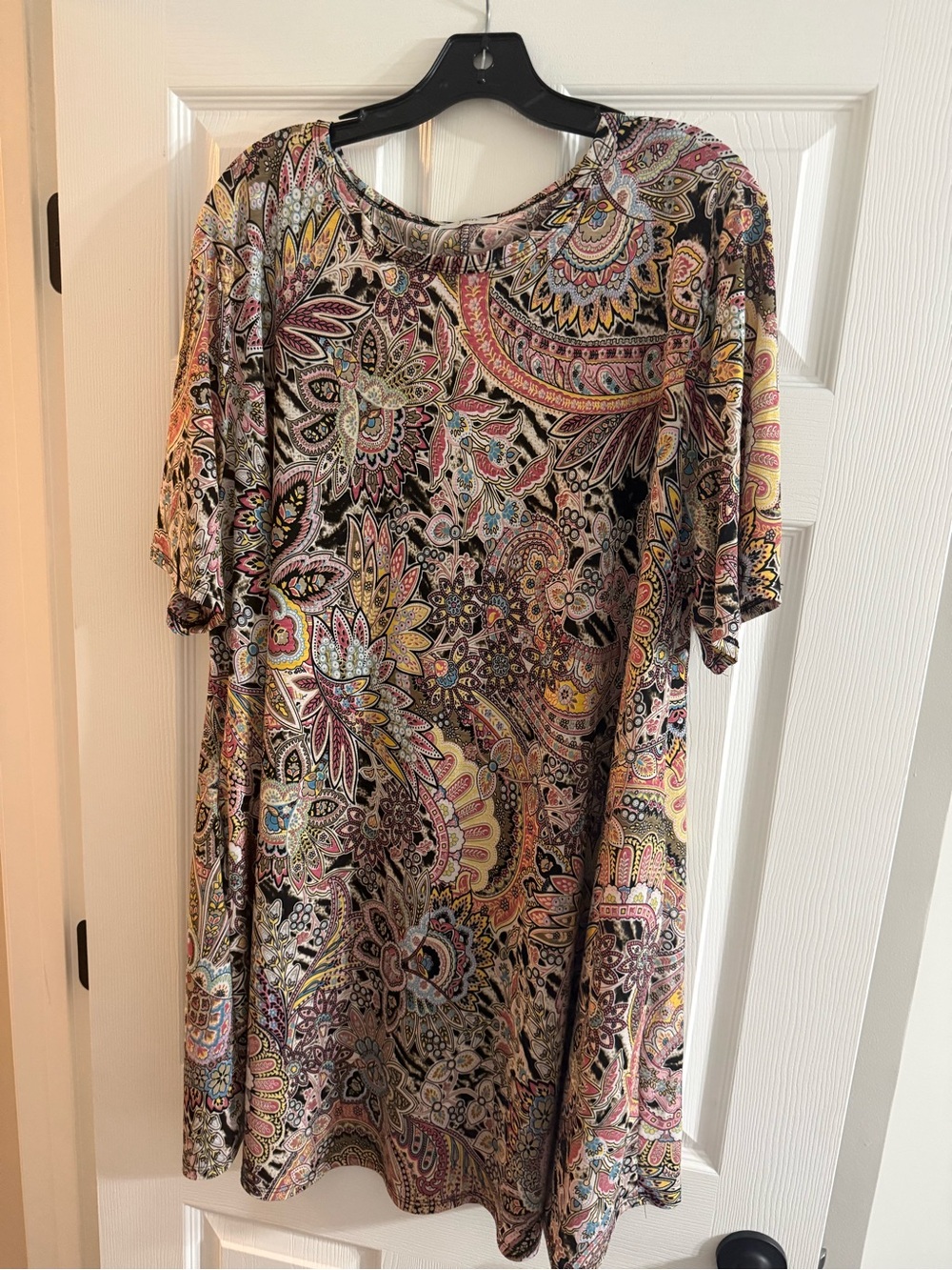 Printed Short-Sleeve Women’s Top in Multicolor Paisley